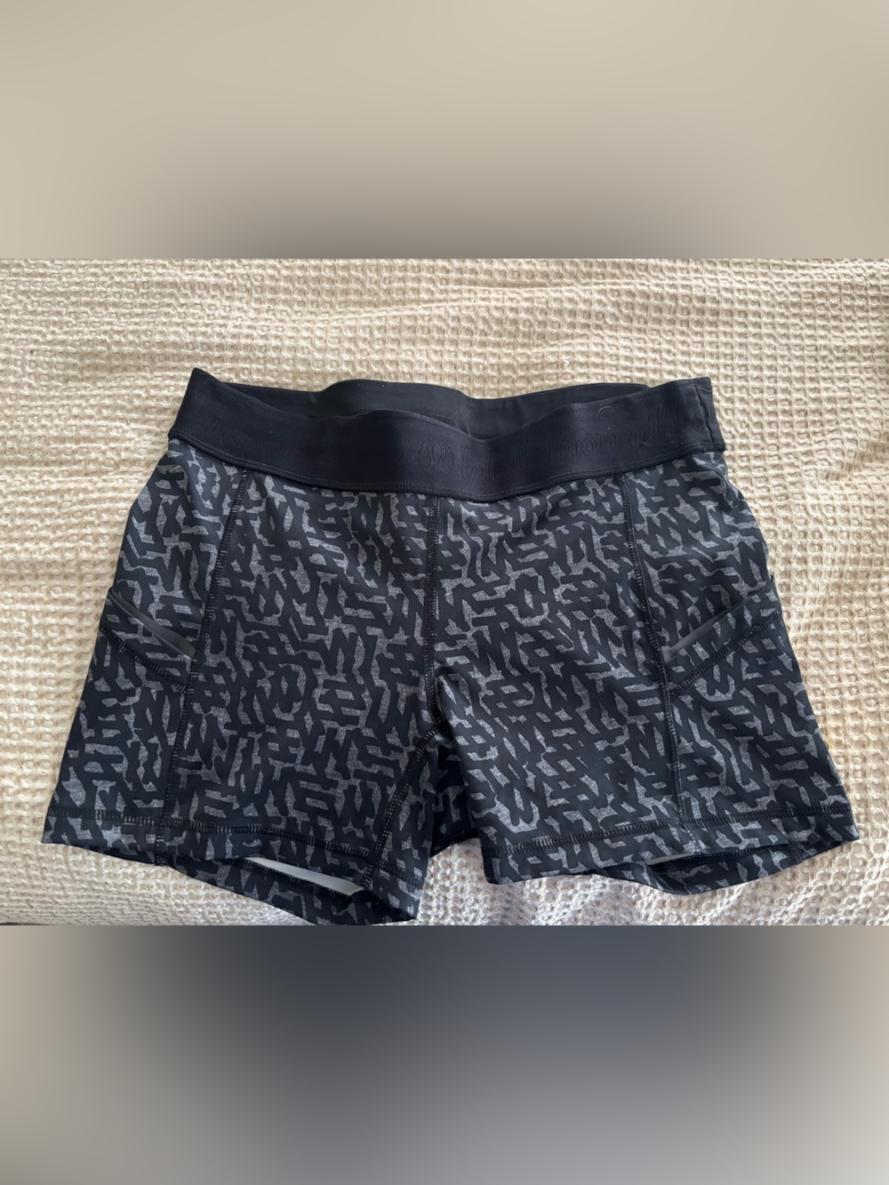 lululemon athletica Black and Gray Patterned Women’s Shorts